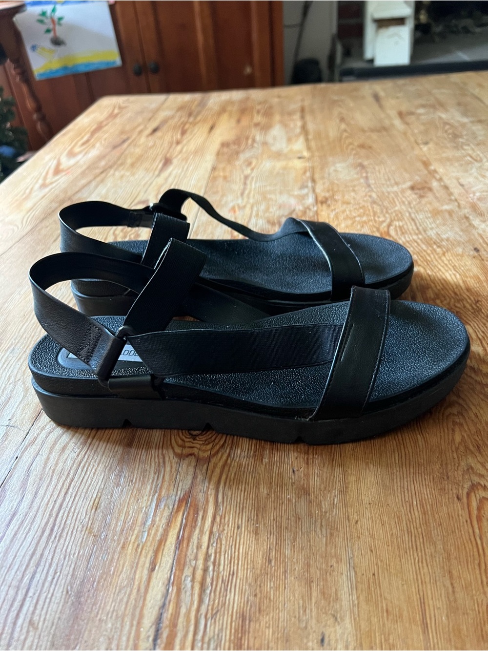 STEVE MADDEN Black Slingback Platform Sandals..so comfortable